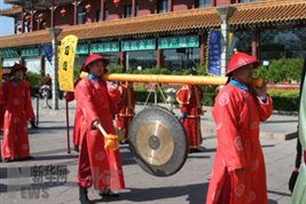 鸣锣开道